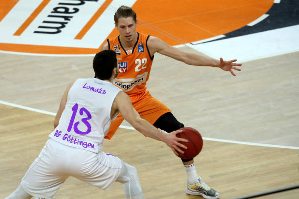 的中锋引援 的中锋引援