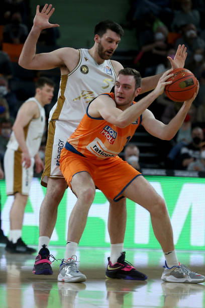 多萨里的个 多萨里的个