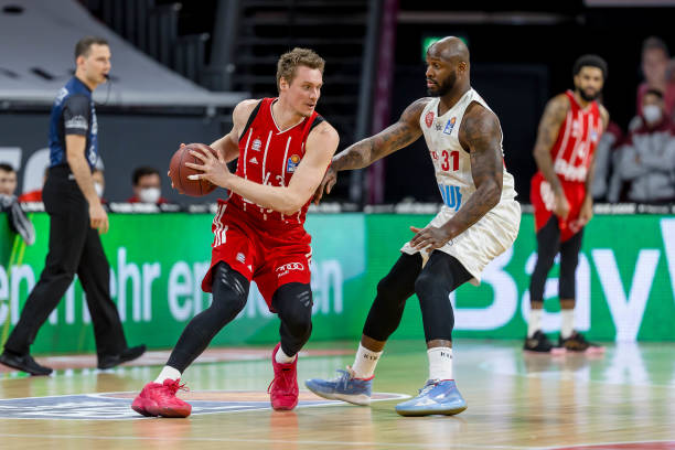 力和禁区内 力和禁区内